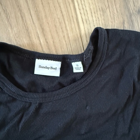 TNA burgundy & Sunday Best black crop tops both size small - Picture 3 of 6